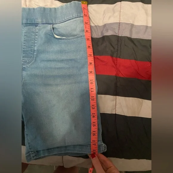 DKNY Jeans Women’s Light Wash Blue Bermuda Shorts - High Rise - Size M - Picture 8 of 11